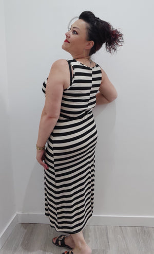 ROBE LONGUE & RAYURES NOIRES