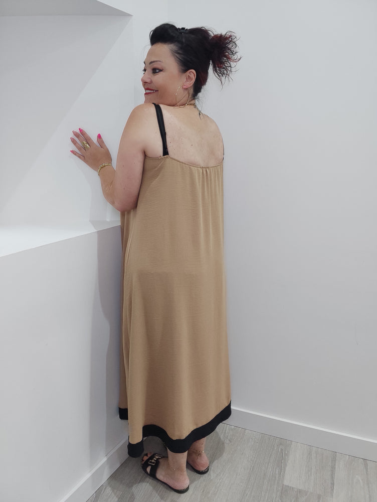 ROBE LONGUE EVASEE & BEIGE