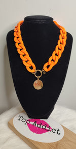 COLLIER MAXI CHAINE MEDAILLE & ORANGE ACIER