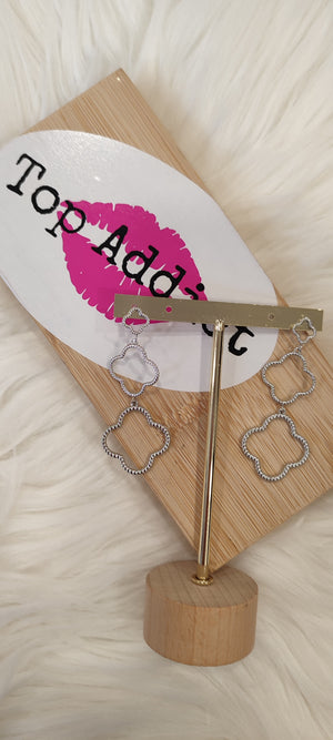 BOUCLES D'OREILLES PENDANTES TREFLE & ARGENT ACIER