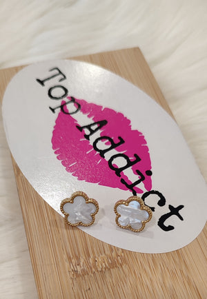 BOUCLES D'OREILLES FLEUR BLANC NACRE & OR ACIER