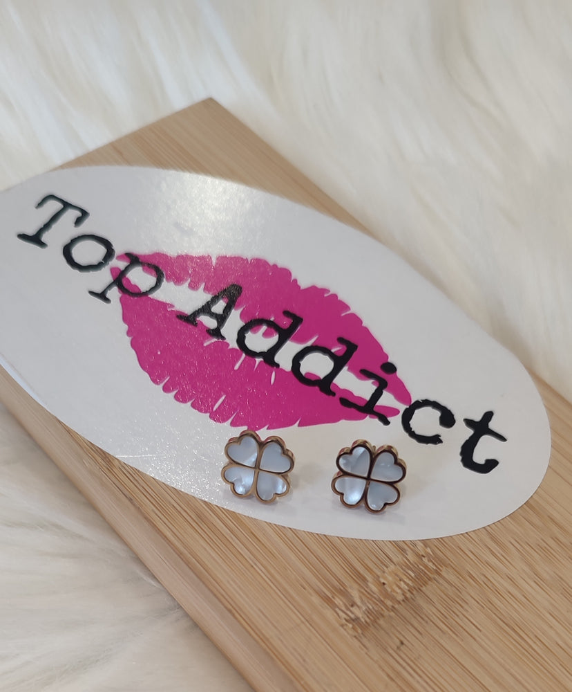 BOUCLES D'OREILLES TREFLE BLANC NACRE & OR ACIER