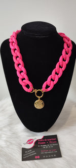 COLLIER MAXI CHAINE MEDAILLE & FUSHIA ACIER